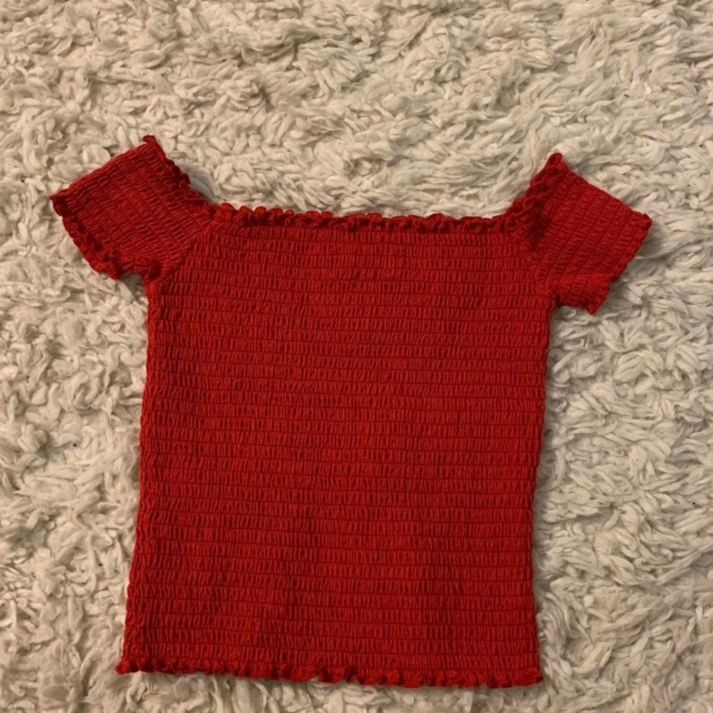 Hollister smocked off the shoulder